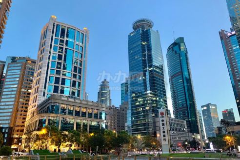 新上海国际大厦外立面